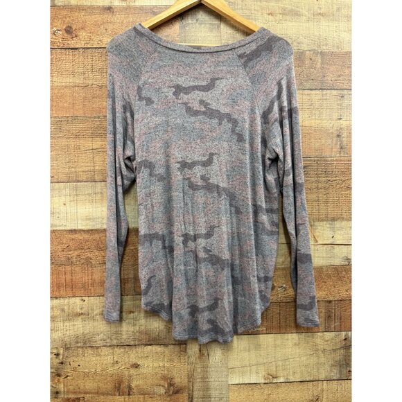 American Eagle Soft & Sexy Plush Knot Front Long Sleeve Top S Camo Print Gray Pi - Picture 4 of 6